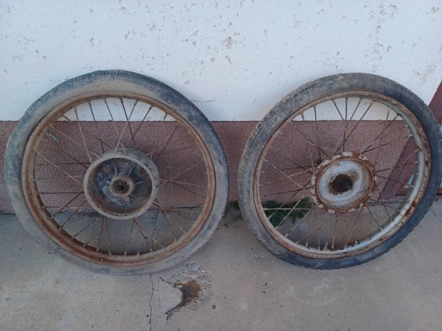 Veterán motor kerekek.