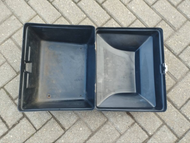 Veterán motor robogó sisak tartó doboz