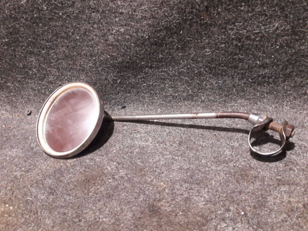 Veter�n motorker�kp�r gy�ri visszapillant� t�k�r