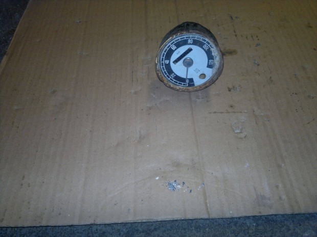 Veter�n motorker�kp�r km ora hi�nyosan