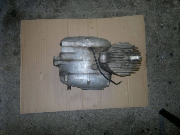 Veter�n olasz motorker�kp�r blokk