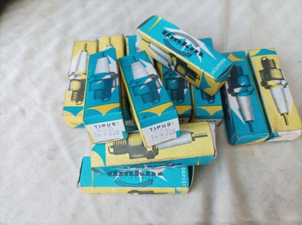 Vetern j Timkor gyjt gyertyk.