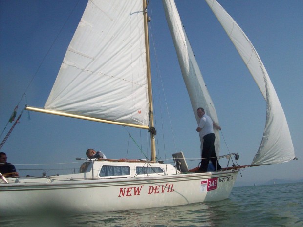 Vetern vitorlshaj, 1976-os elad: Gyri angol Jaguar 22-es