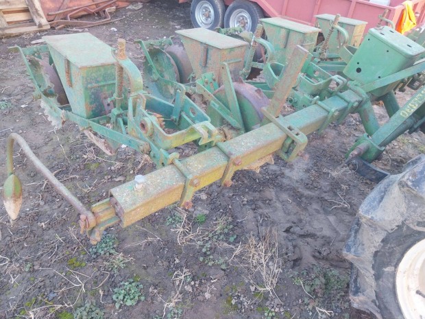 Vet�g�p �s kombin�tor elado