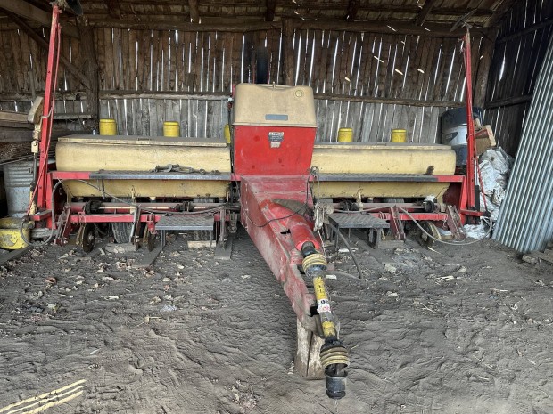 Vet�g�pek elad�k