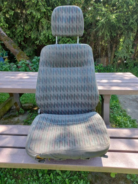 Vezet� oldali �l�s elad�