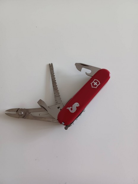 Victorinox Angler red zsebks bicska multiszerszm 