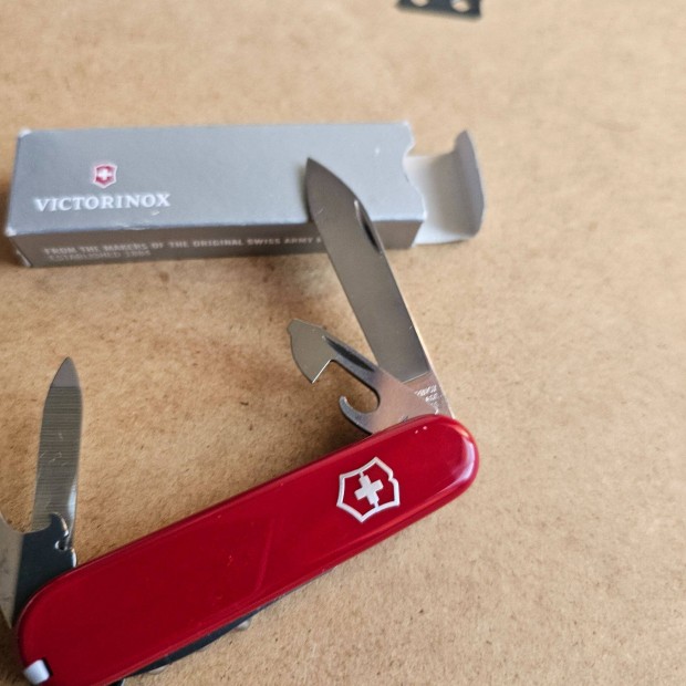 Victorinox Camper Bicska - red/red j dobozos