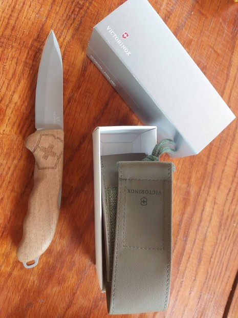 Victorinox Hunter Pro Wood