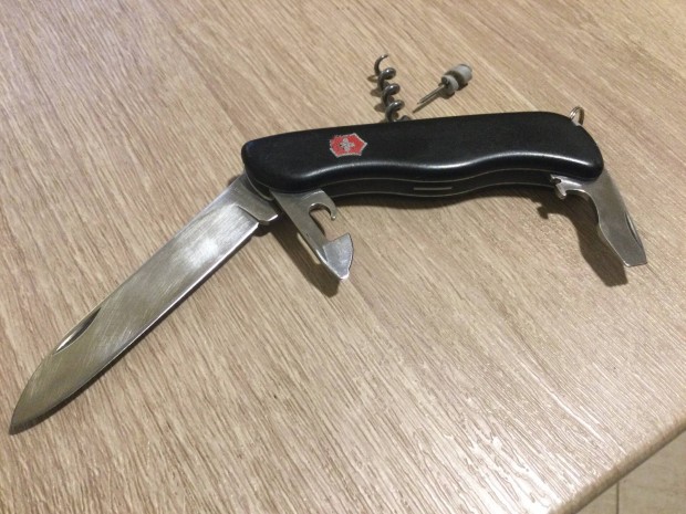 Victorinox katonai