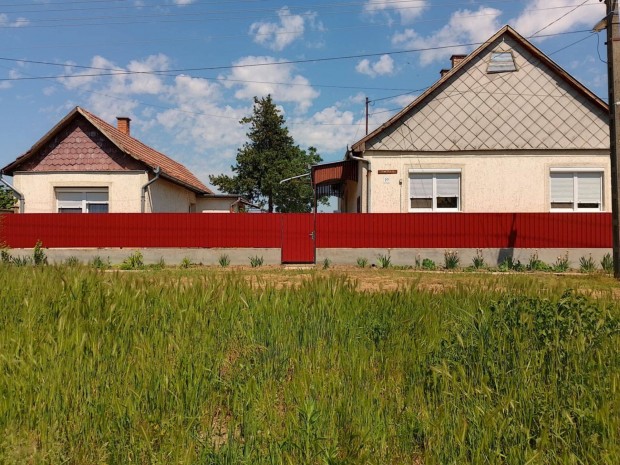 Vid�ki csal�di h�z elad�