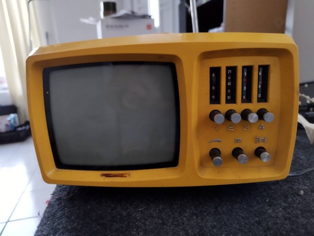 Videoton retro minivizor TV gyjtknek elad Srgsen 