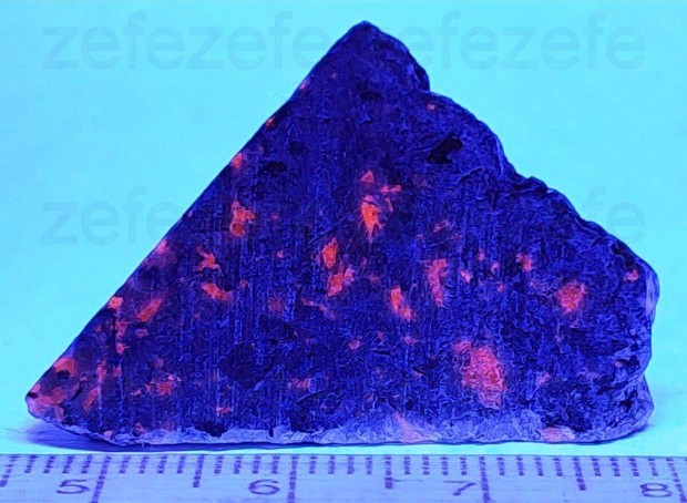 Vilgt UV svny - Sodalite-syenite yooperlite svny (50.)