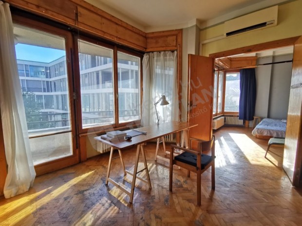 Vilgos, erklyes Bauhaus laks kiad a Margit krton.