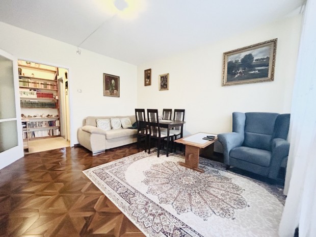 Vil�gos, erk�lyes otthon z�ld k�rnyezetben  G�d�ll�n, az