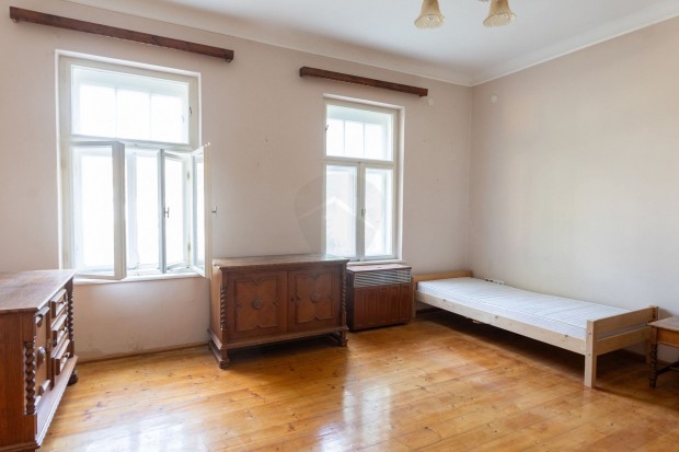 Vil�gos, fel�j�tott h�zr�sz saj�t kerttel Biatorb�gy egyik legkedvelte