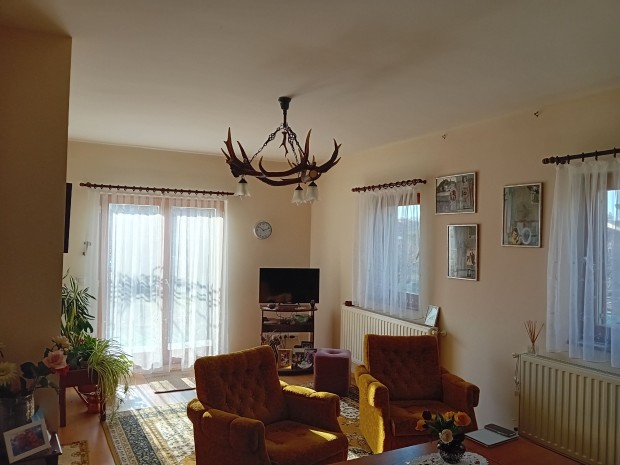 Vilgos, tgas ikerhz Esztergom Szentgyrgymezn, lenygz