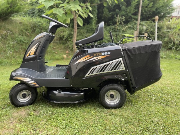 Villager VTR 660 fűnyíró traktor 10 üzemóra, gari