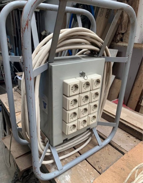 Villamos ipari eloszto 400v/220v 3 db komplett 