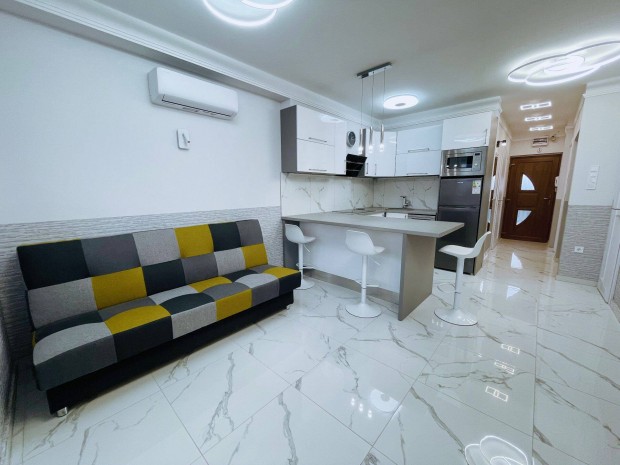 Villamos vonalakhoz k�zeli ig�nyes lak�s elad�!