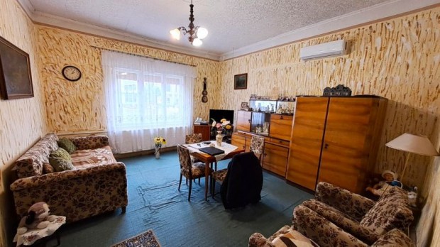 Vill�nyban a f�t�ren 3 szob�s lak�s elad�