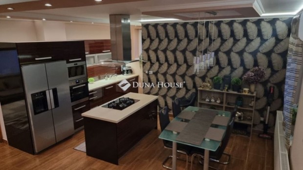 Vill�nyi 200 nm-es h�z elad�