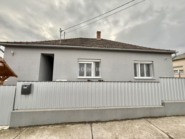 Vill�nyi elad� 130 nm-es h�z