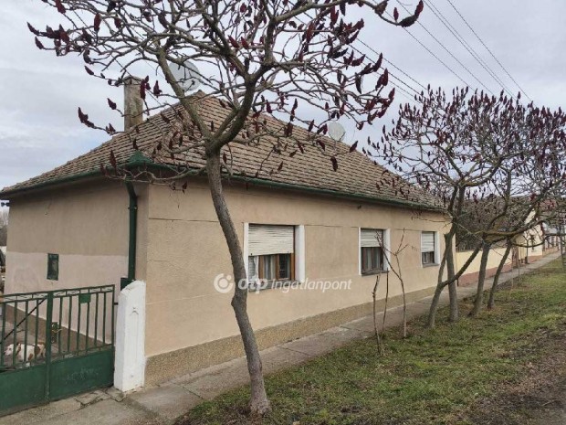 Vill�nyi elad� 131 nm-es h�z