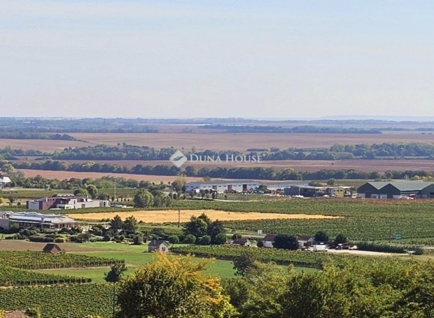 Vill�nyi elad� 18661 nm-es telek