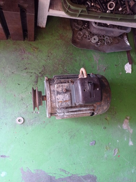 Villanymotor 220/ 380v kapcsolóval eladó