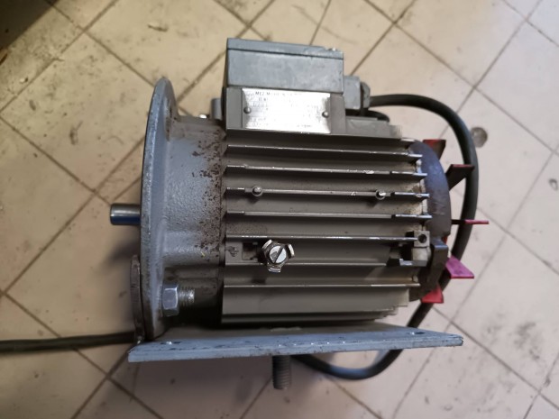 Villanymotor 230v 370w 2800 fordulat