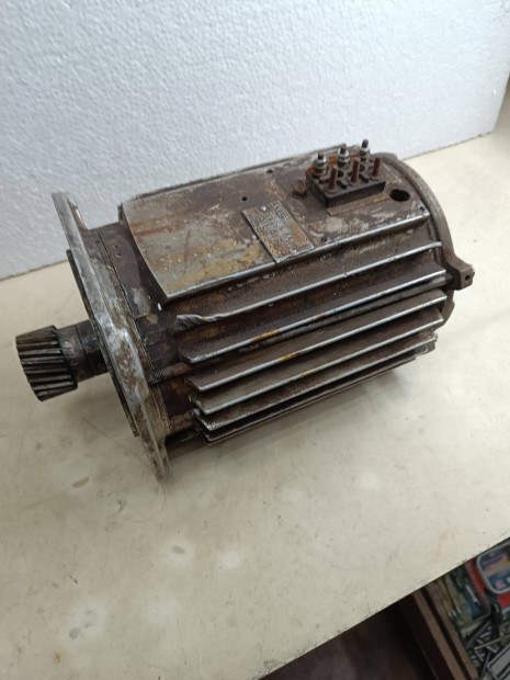 Villanymotor. Működik. 380V 920 fordulat, 1.1Kw