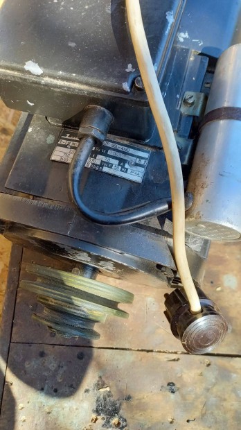 Villanymotor irányváltóval 220 voltos