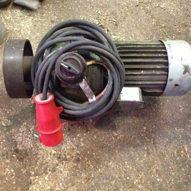 Villanymotor magas fordulattal, �tt�teles elad�