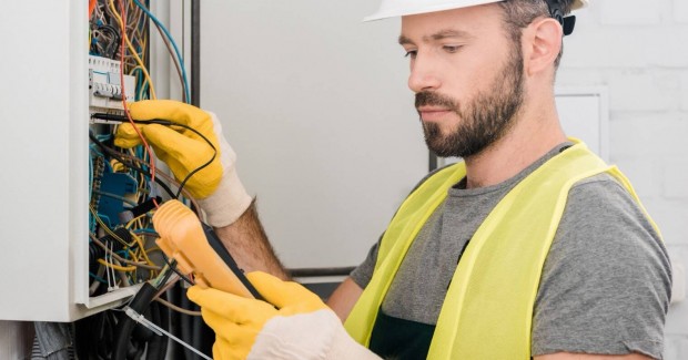 Villanyszerel� �s seg�dmunka �ll�s