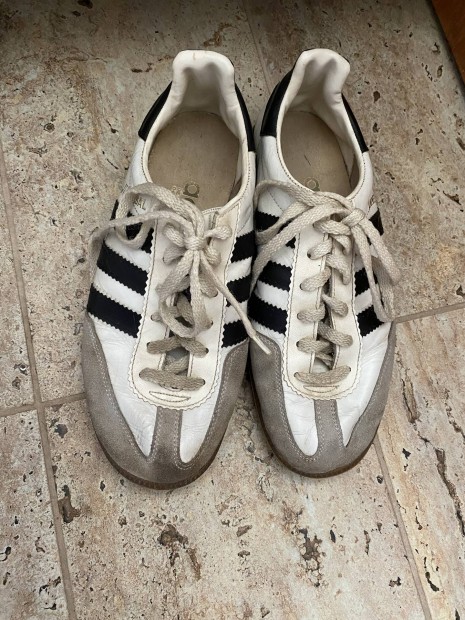 Vintage Adidas Universal cip 37