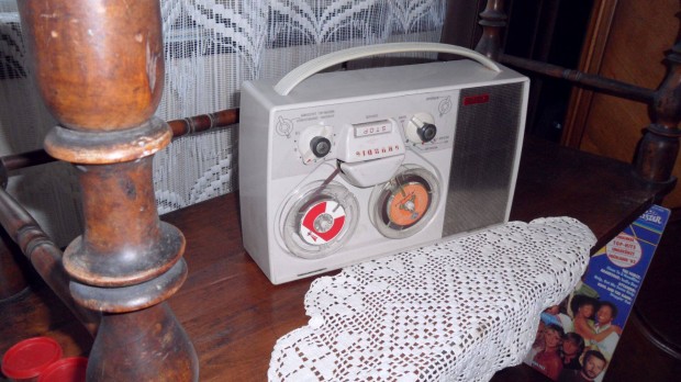 Vintage Grundig hordozhat minsg kis szalagos orss magnetofon magn