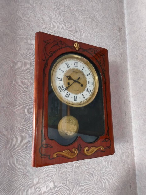 Vintage Jantar fali�ra Made in USSR mechanikus, ing�s