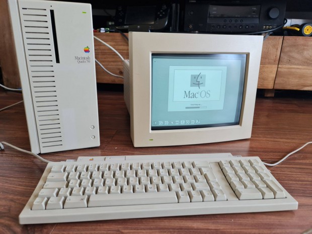 Vintage Macintosh Quadra gyjtemny