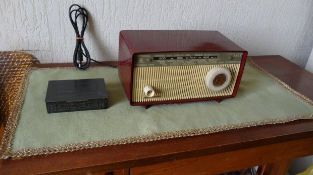 Vintage Osztrák rádió Horniphon bakelit doboz világvevős gyári állapot