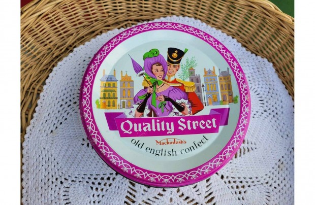 Vintage Quality Street Mackintosh jelenetes fm dszdoboz