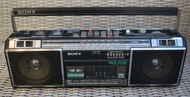 Vintage Sony CFS-285 boombox