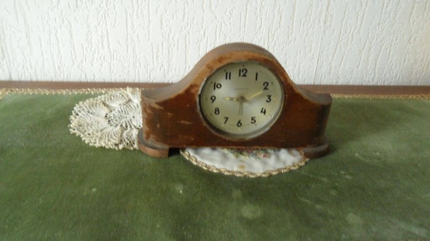 Vintage "Danuvia" asztali faszekr�nyes min�s�gi �breszt�s �ra 1958