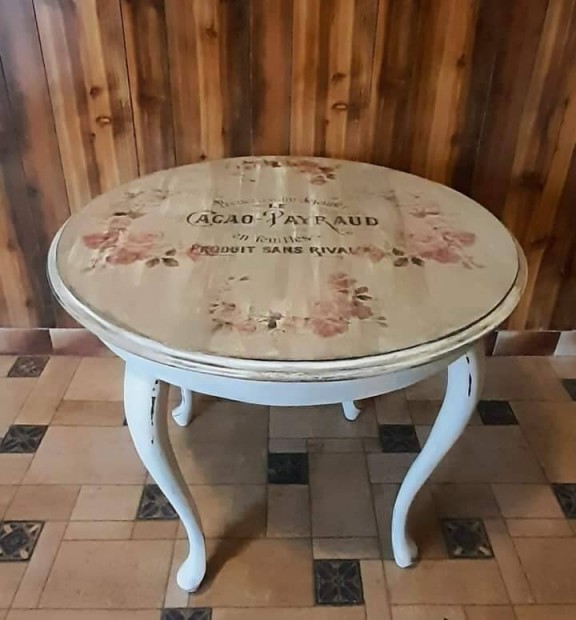 Vintage asztal rzss mintval!
