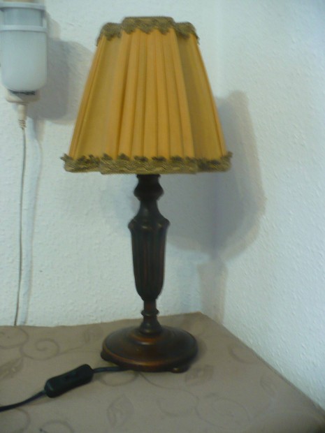 Vintage faragott asztali lámpa