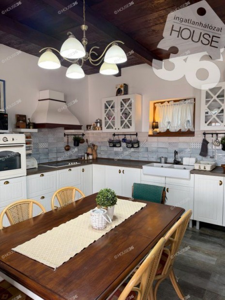 Vintage hangulat� csal�di h�z - Gerjen, Tolna megye.