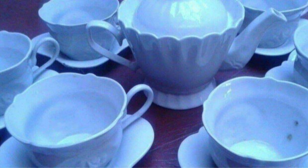 Vintage porcelán kávés teás készlet fehér