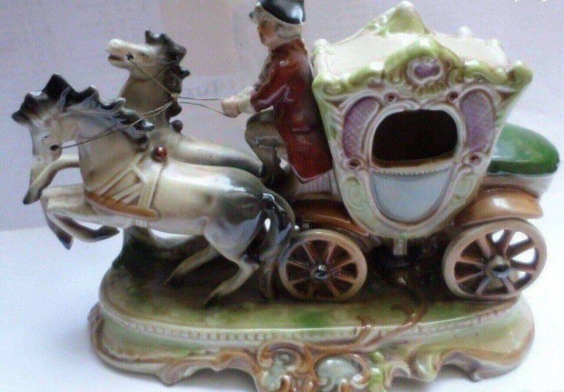 Vintage porcelán lovas hintó szobor Új