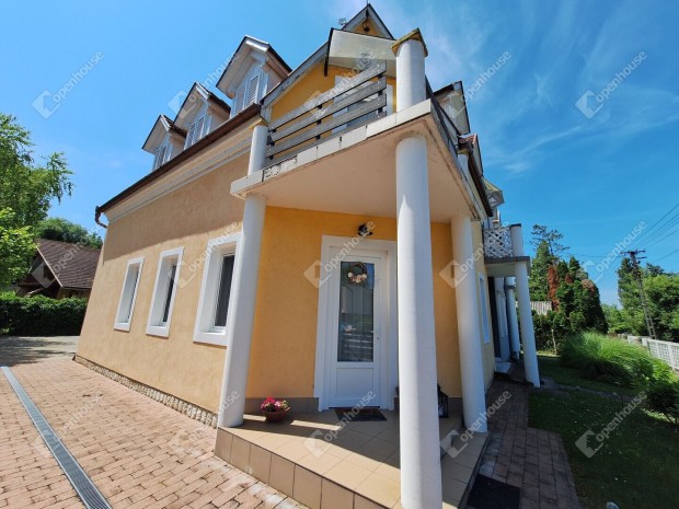 V�parti utc�bban, strandt�l 1 percre Balatonfenyvesen