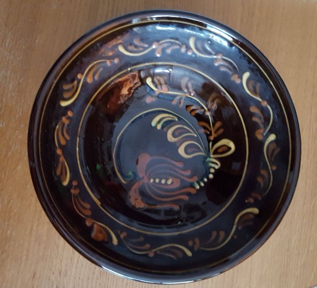 Vir�gos, sz�mozott, falra akaszthat�, s�t�tbarna n�pi t�ny�r t�l